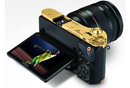 سامسونغ تطرح كاميرا NX300 مطلية بالذهب